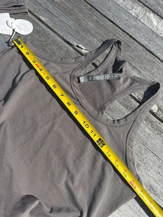 VUORI Set Lux Racerback Tank + Daily Short Set Chia Brown Size Medium NWT $113 - Picture 6 of 7